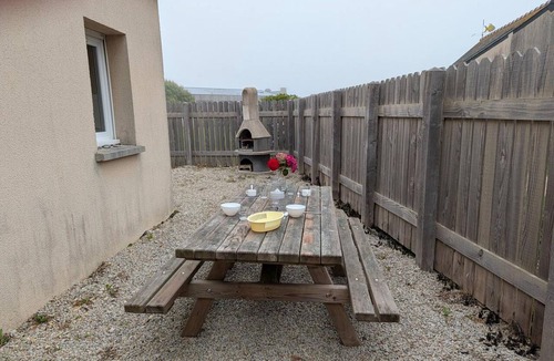 Omonville-la-Rogue Cottage | Semi-Detached Home in Omonville-la-Rogue with Parking and Pets Allowed