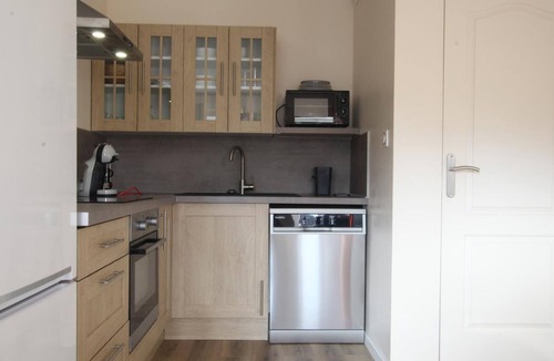 Saussemesnil Cottage | Semi-detached house with private spa, pets welcome, near Cotentin