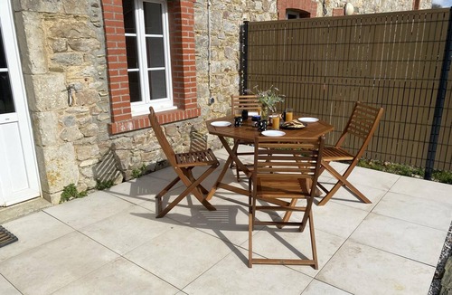 Saussemesnil Cottage | Semi-detached house with private spa, pets welcome, near Cotentin