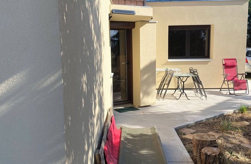 Saint-Hilaire-la-Croix Apartment | Single-storey, bucolic T 2 in the Combrailles region of Puy-de-Dôme.