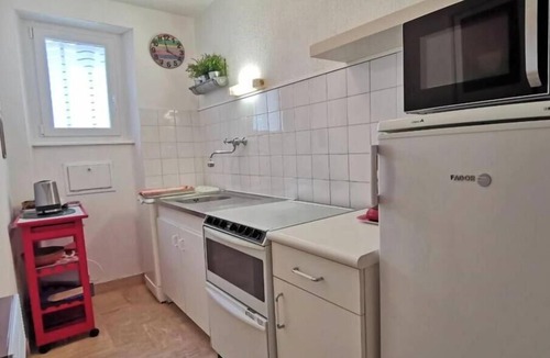 Guilvinec Apartment | Single-storey apartment near port and shops