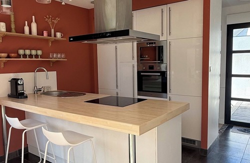 Ploudalmezeau House | Single-storey house, close to the port and Kerdéniel beach.