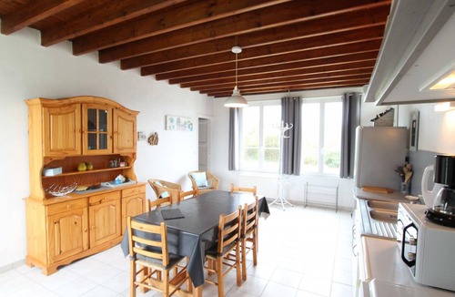Les Pieux Cottage | Single-Storey House with Garden near Beach – Sleeps 4, WiFi, Parking