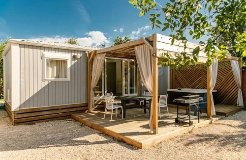 Nefiach House | Siréne SPA 2-Bedroom Mobile Home with Air Conditioning and Plancha, Sleeps 6