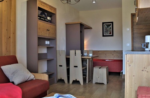 Risoul Apartment | Ski-in/Ski-out Apartment w/Pool, Sauna & Balcony - Sleeps 5 in Risoul 1850