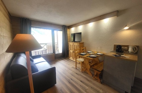 Montgenevre Apartment | Ski-In/Ski-Out Studio with Mountain Area and Balcony Facing the Slopes in Montgenèvre