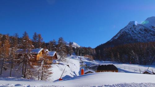 Montgenevre Ski Chalet | Slope-Side Chalet w/Jacuzzi, Home Cinema, for 16 Guests