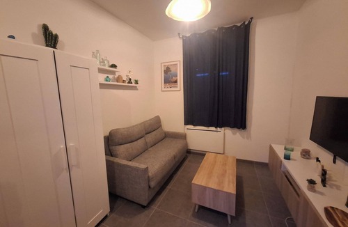 Quartier Chorier-Berriat Apartment | Small, cosy studio near all amenities in central Grenoble
