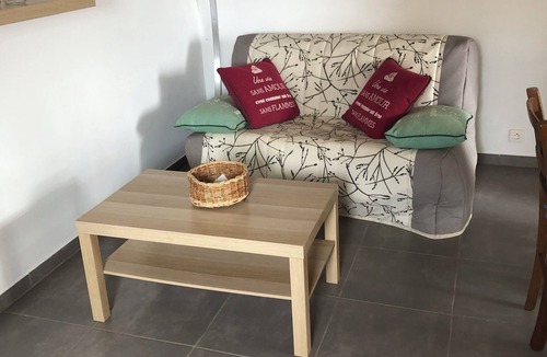 Concoules Apartment | Small gîte in Cevennes with artisan workshops