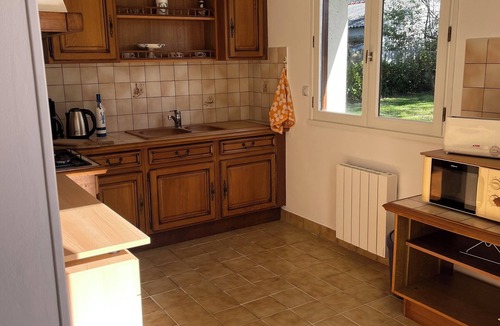 Kerherou Bed & Breakfast | Small house, 3km from the sea, on large enclosed garden