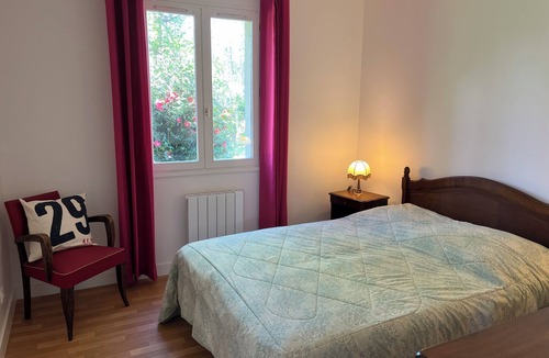 Kerherou Bed & Breakfast | Small house, 3km from the sea, on large enclosed garden