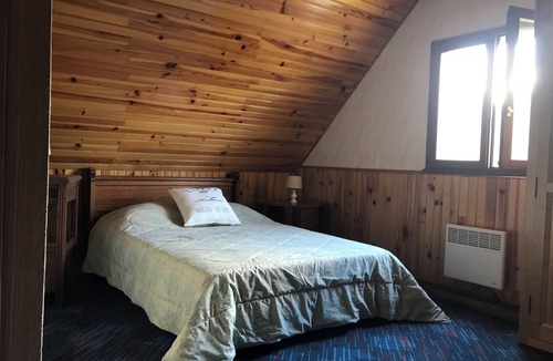 Kerherou Bed & Breakfast | Small house, 3km from the sea, on large enclosed garden
