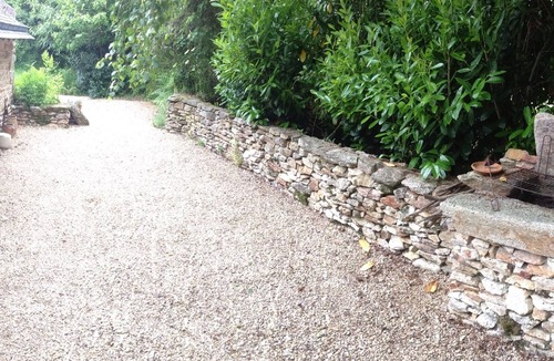 Pluvigner Cottage | Small house of character, granite, terracotta and wood, with garden