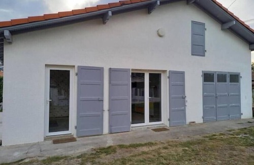 Castets Apartment | Small house with a garden in a quiet neighborhood