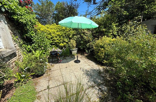 Mespaul House | Small, quiet house in the countryside with a large garden.