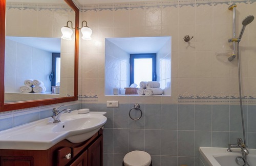 Proissans Bed & Breakfast | Solène Room – Inspired by Nature and Spacious – Shared Pool