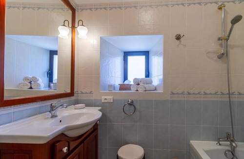 Proissans Bed & Breakfast | Solène Room – Inspired by Nature and Spacious – Shared Pool