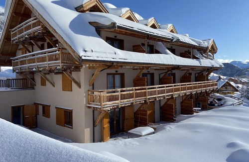 Montgenevre Apartment | South facing apartment - new- luxurious- 68 m² - 6/8 sleeps - terrace