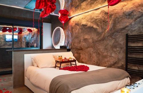 Marles-en-Brie Apartment | Spa privatif - Love room - Moon by Destiny and You