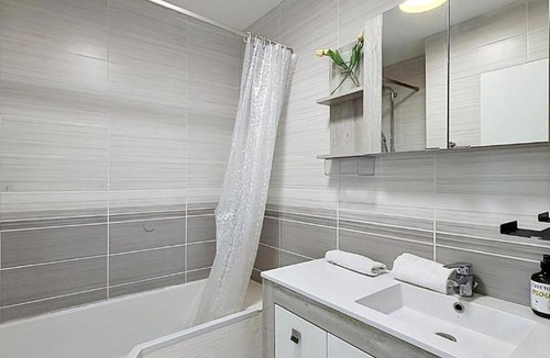 Sablon - Trudaine Apartment | Spacieux 8 pers parking & clim Centre-ville