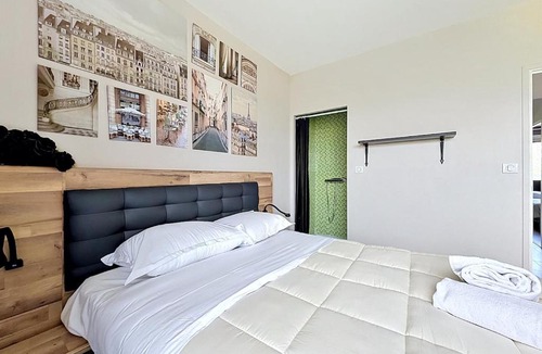 Sablon - Trudaine Apartment | Spacieux 8 pers parking & clim Centre-ville