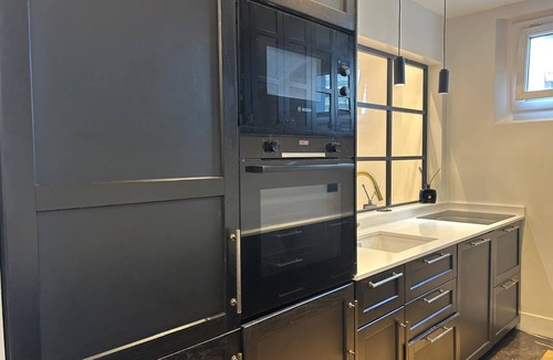Neuilly-sur-Seine Apartment | Spacious 3BR, Champs-Élysées in 10 min