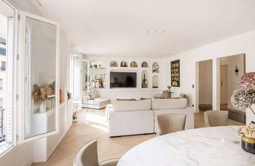 Neuilly-sur-Seine Apartment | Spacious 3BR, Champs-Élysées in 10 min