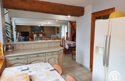 Carelles Cottage | Spacious 6-Bedroom Cottage with Fishing Pond, Games & Garden - Sleeps 12-15
