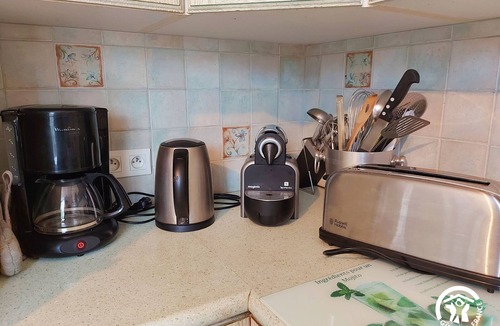 Carelles Cottage | Spacious 6-Bedroom Cottage with Fishing Pond, Games & Garden - Sleeps 12-15