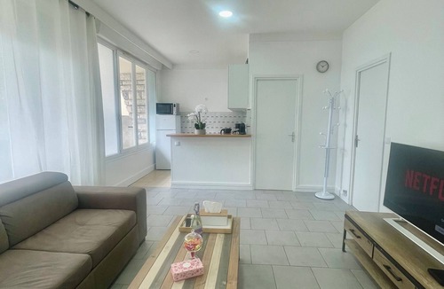 La Courneuve Apartment | Spacious and bright, a real "coup de coeur" near the metro and RER station