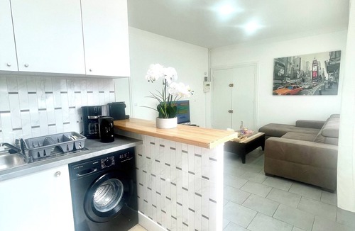 La Courneuve Apartment | Spacious and bright, a real "coup de coeur" near the metro and RER station