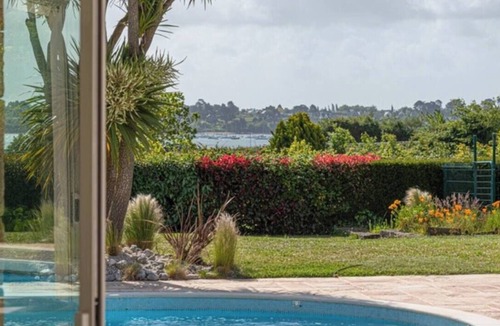 Baden Villa | Spacious and Bright Villa in Baden - Heated Pool, Garden and Gulf View