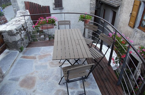 Barre-des-Cevennes Apartment | Spacious apartment in cévenol village house