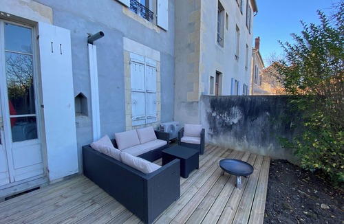 Nevers Condo | Spacious apartment 200m from the station and the Loire, with private garden
