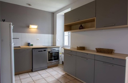 Saint-Mesmin Apartment | Spacious Apartment in Périgord - 2 Bedrooms, Terrace, Parking
