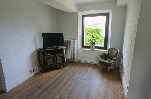 Bellenaves House | Spacious Apartment in a Bourbonnaise Longère Near Château de Bellenaves