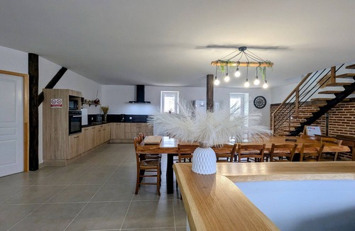 Lys-Saint-Georges Cottage | Spacious Berry Cottage with Garden, Games and Parking