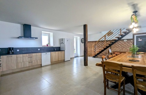 Lys-Saint-Georges Cottage | Spacious Berry Cottage with Garden, Games and Parking