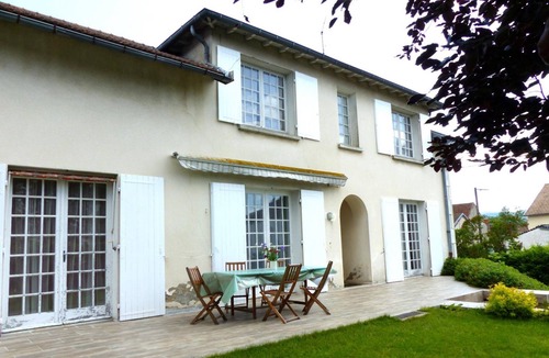 Le Mayet-de-Montagne Cottage | Spacious contemporary house with pool and pets allowed