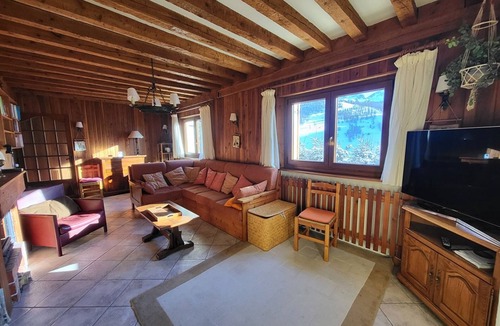 Montgenevre Ski Chalet | Spacious chalet with fireplace and cinema room in Montgenèvre