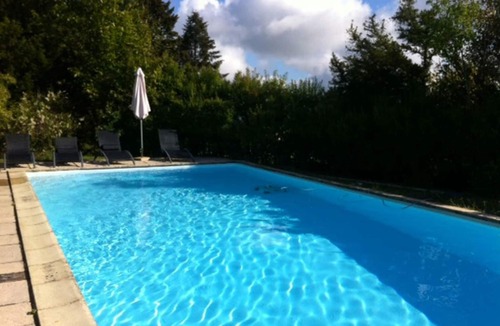 Saint-Haon-le-Vieux Cottage | Spacious cottage with fireplace and pets welcome