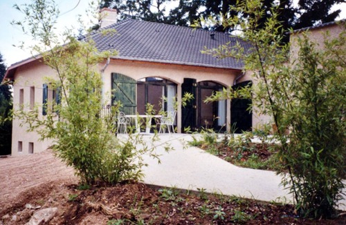 Saint-Haon-le-Vieux Cottage | Spacious cottage with fireplace and pets welcome