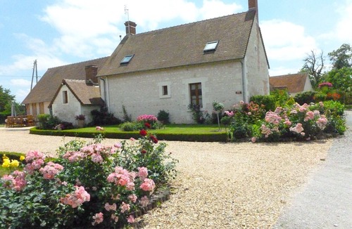 Vicq-sur-Nahon Cottage | Spacious Cottage near Valençay Castle & Beauval Zoo with Outdoor Activities & Large Garden