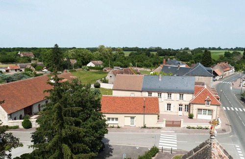 Loye-sur-Arnon Cottage | Spacious Countryside Retreat with Game Room and Accessible Facilities