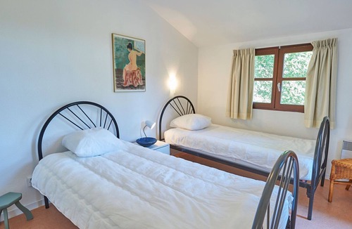 Salles Villa | Spacious detached villa with covered terrace in nature reserve with a castle