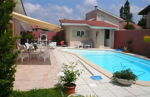 Tarnos House | Spacious Family Home with Pool, Varangue, and Outdoor Kitchen Near Beaches