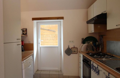 Biniville Cottage | Spacious farm house with enclosed garden, pets allowed
