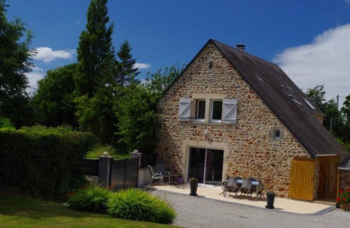 Biniville Cottage | Spacious farm house with enclosed garden, pets allowed