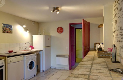 La Terrasse-sur-Dorlay Cottage | Spacious gîte with 2 bedrooms and parking near Pilat Park