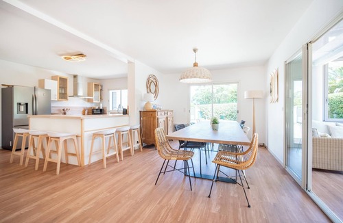 Vieux-Boucau-les-Bains Villa | Spacious 15P family friendly house close to beach with heated pool & Jacuzzi
